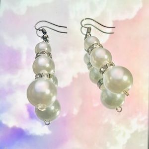 Pearl love earrings